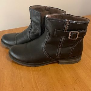 Natural Soul black boots